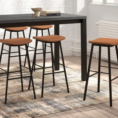 Ensemble table Qube et chaises BarAmi, BarAmica et TabAmi