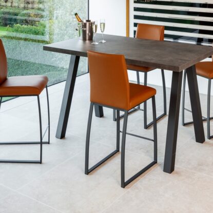 Ensemble table Queen et tabourets BarElite