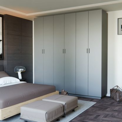 BIJNEN-slaapkamer met een lichtgrijze kast